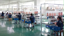 插片式绕制车间一角