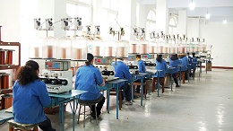 EI变生产线一角